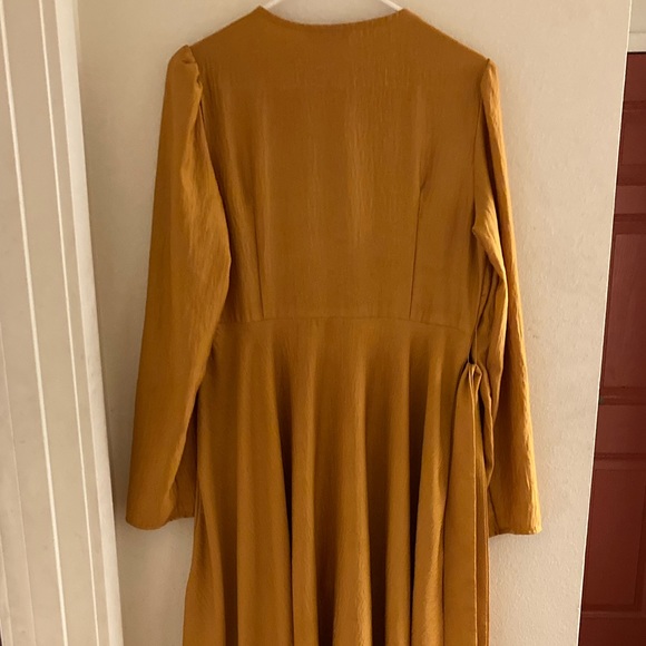 COPY - Asymmetrical Hem Line Mustard/Gold Size 8/10 (L) - Picture 7 of 10